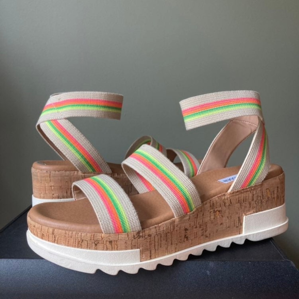 Steve Madden | Bandi Platform Ripple Sole Wedge Sandal in Bright Multicolor - Picture 2 of 9
